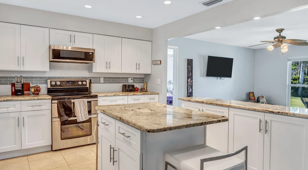 380 Bahama Dr #NA - Photo 3 of 4