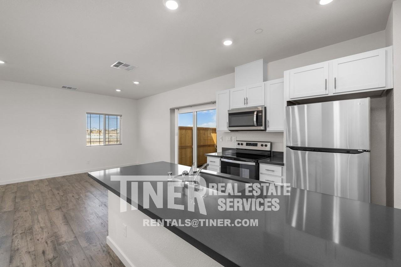 1001 San Anselmo Ln - Photo 3 of 32