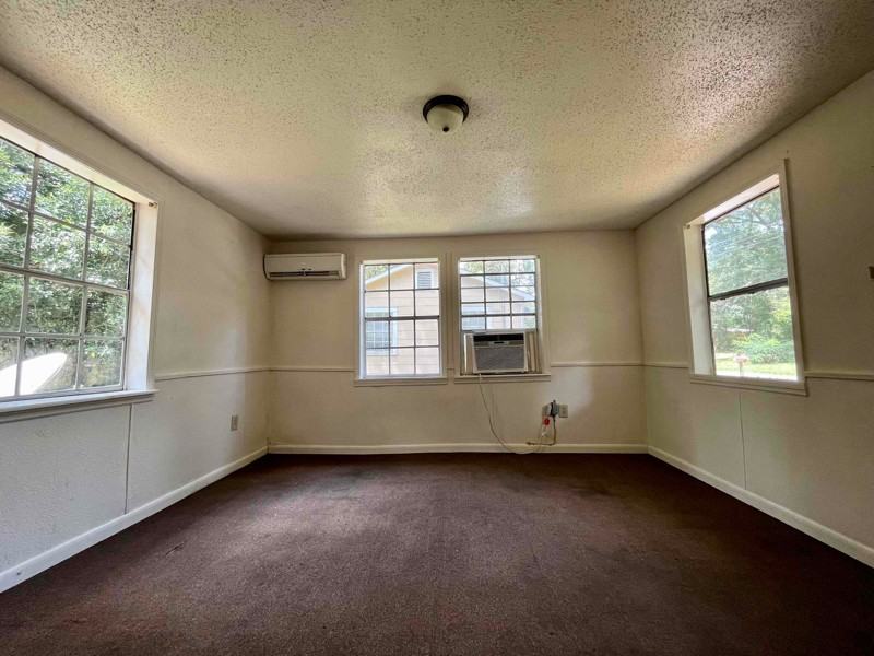 505 N Live Oak St - Photo 2 of 7
