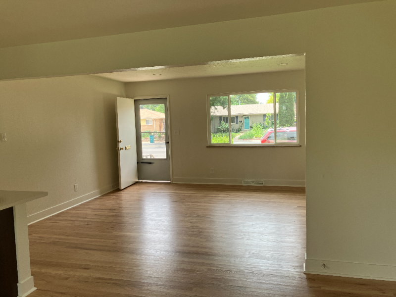 520 Columbia Rd - Photo 3 of 10