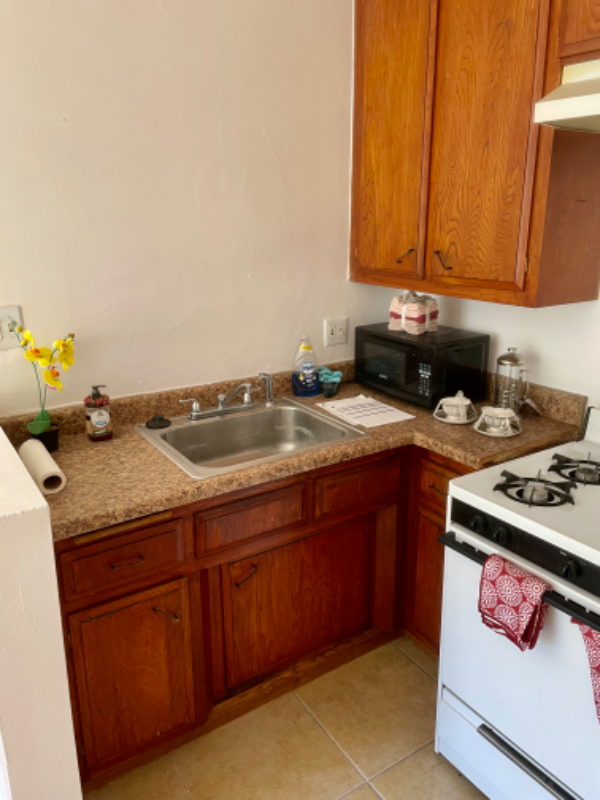 933 6th St #7 - Photo 3 of 10