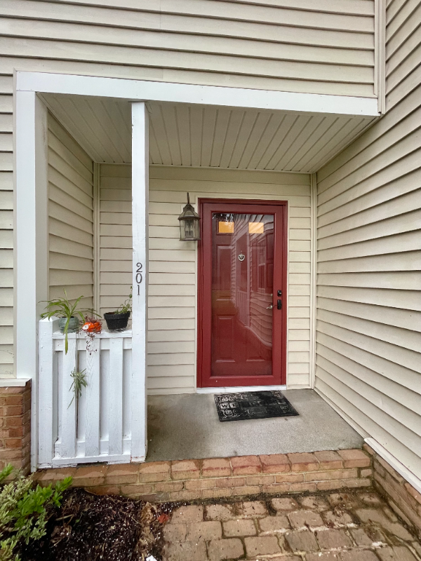 201 Chowning Pl - Photo 3 of 26