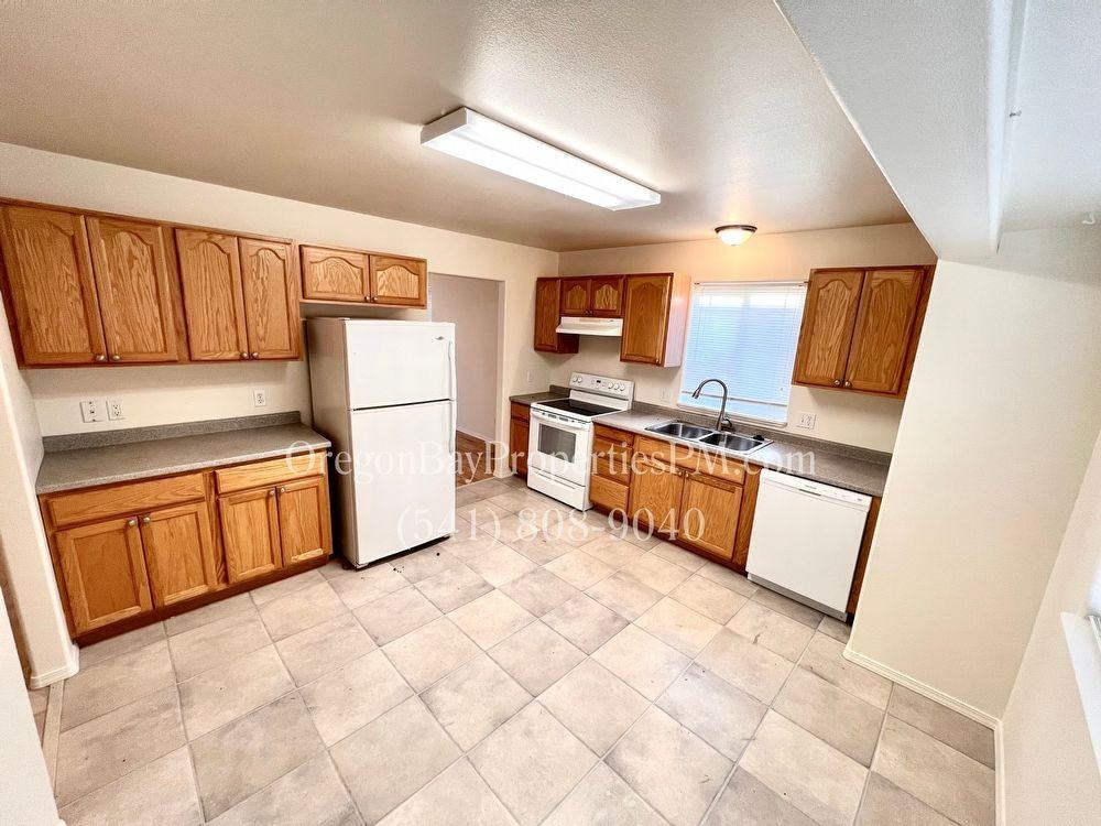 625 Clay St - Photo 3 of 15