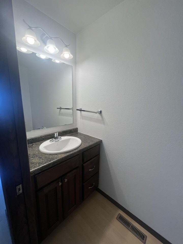 3306 8th St W #B - Photo 7 of 21