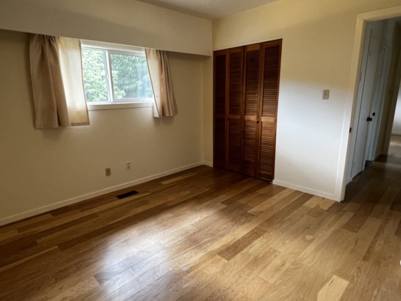 124 Forward St #1 - Photo 3 of 19