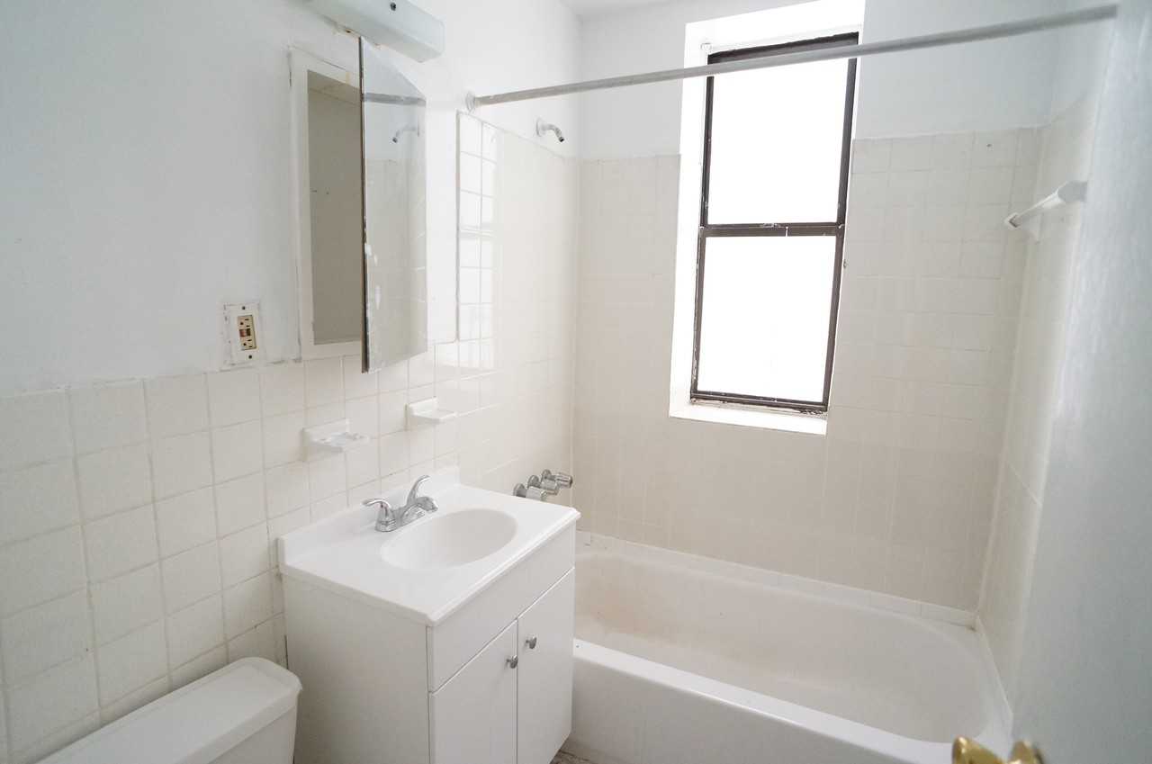 2095 Honeywell Ave - Photo 2 of 4