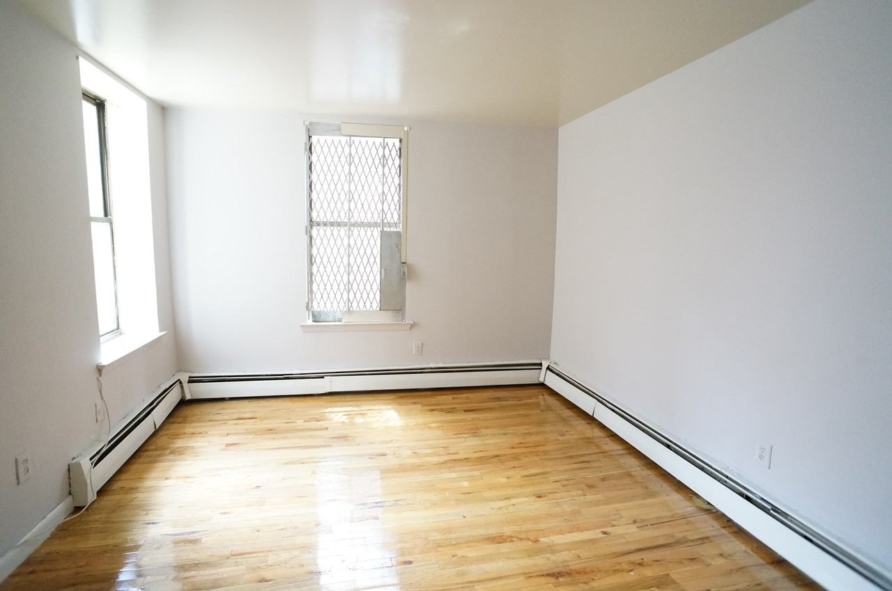 2095 Honeywell Ave - Photo 3 of 4