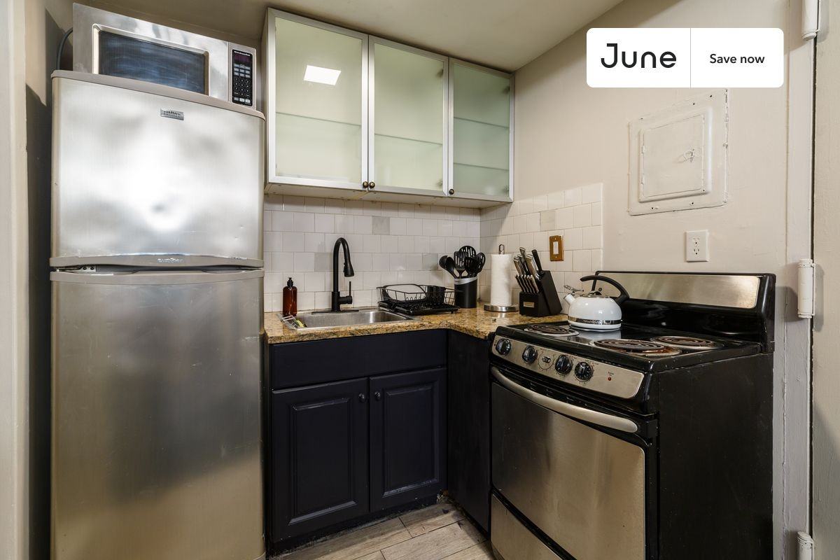 334 W 46th St #3F - Photo 6 of 11