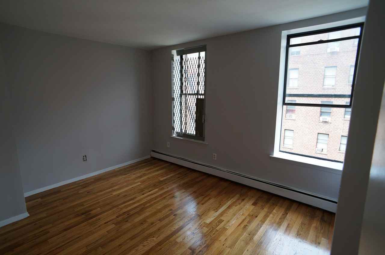 1898 Belmont Ave #4B - Photo 2 of 3