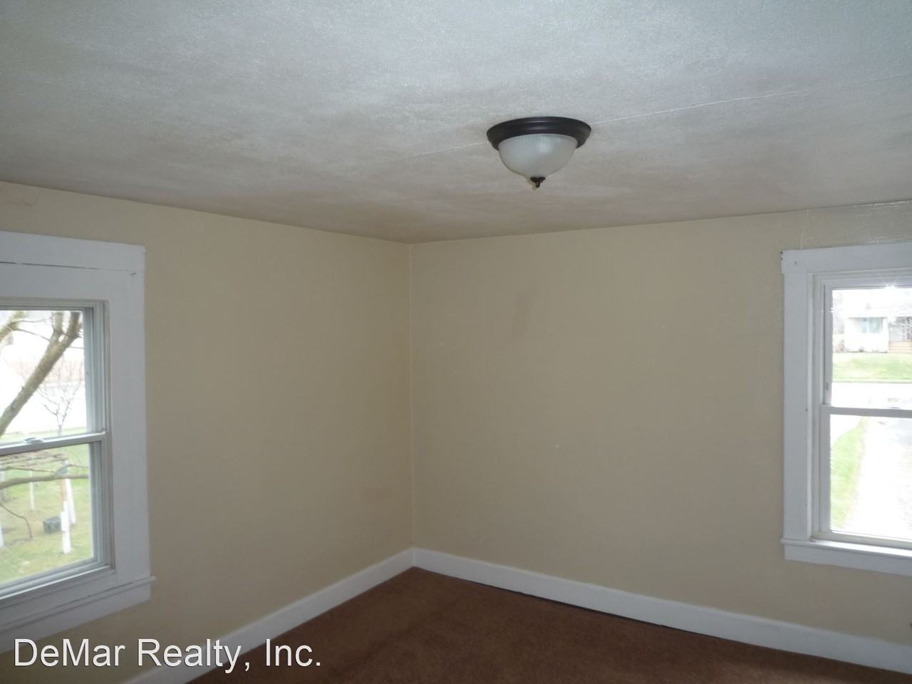 481 1/2 12th St - Photo 3 of 5