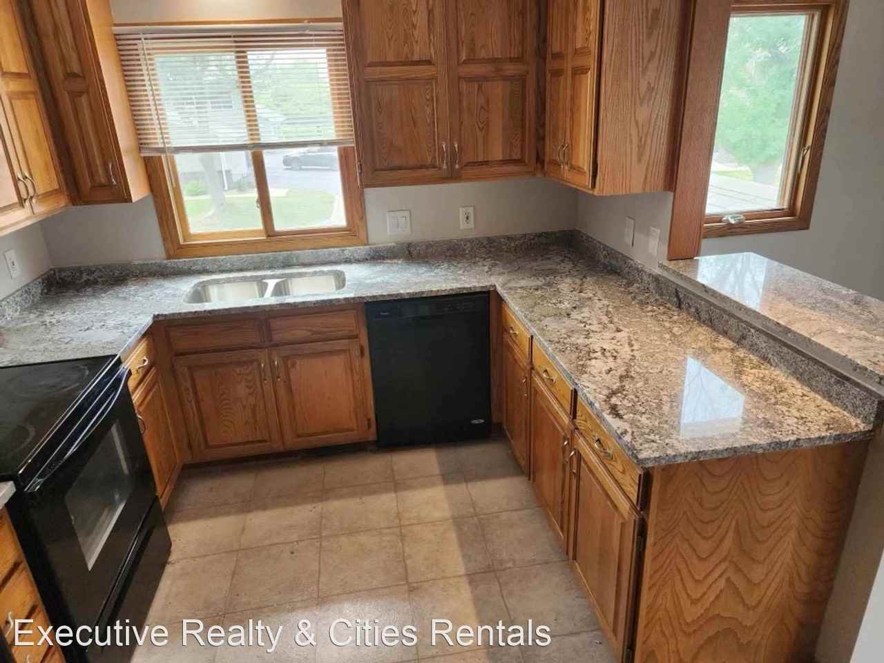 11242 Robinson Dr Nw - Photo 2 of 11