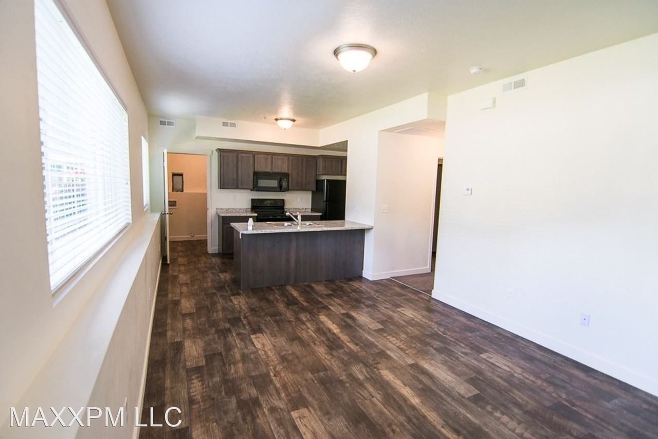 700 S Meadow Dr #101 - Photo 2 of 15