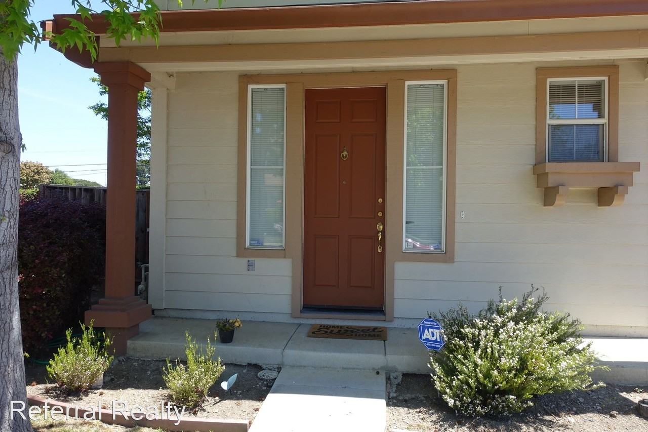 962 Baines St - Photo 2 of 28