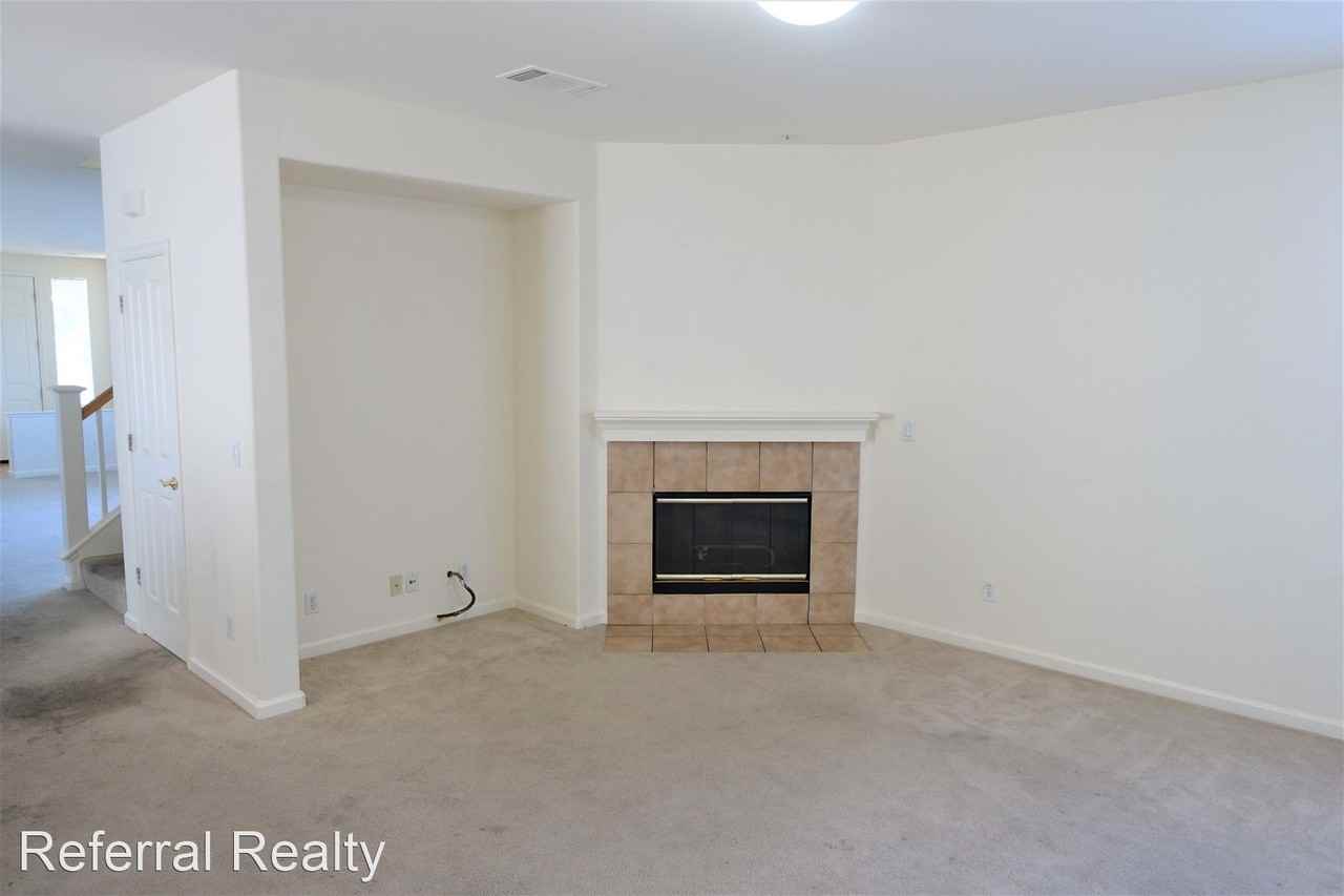 962 Baines St - Photo 3 of 28