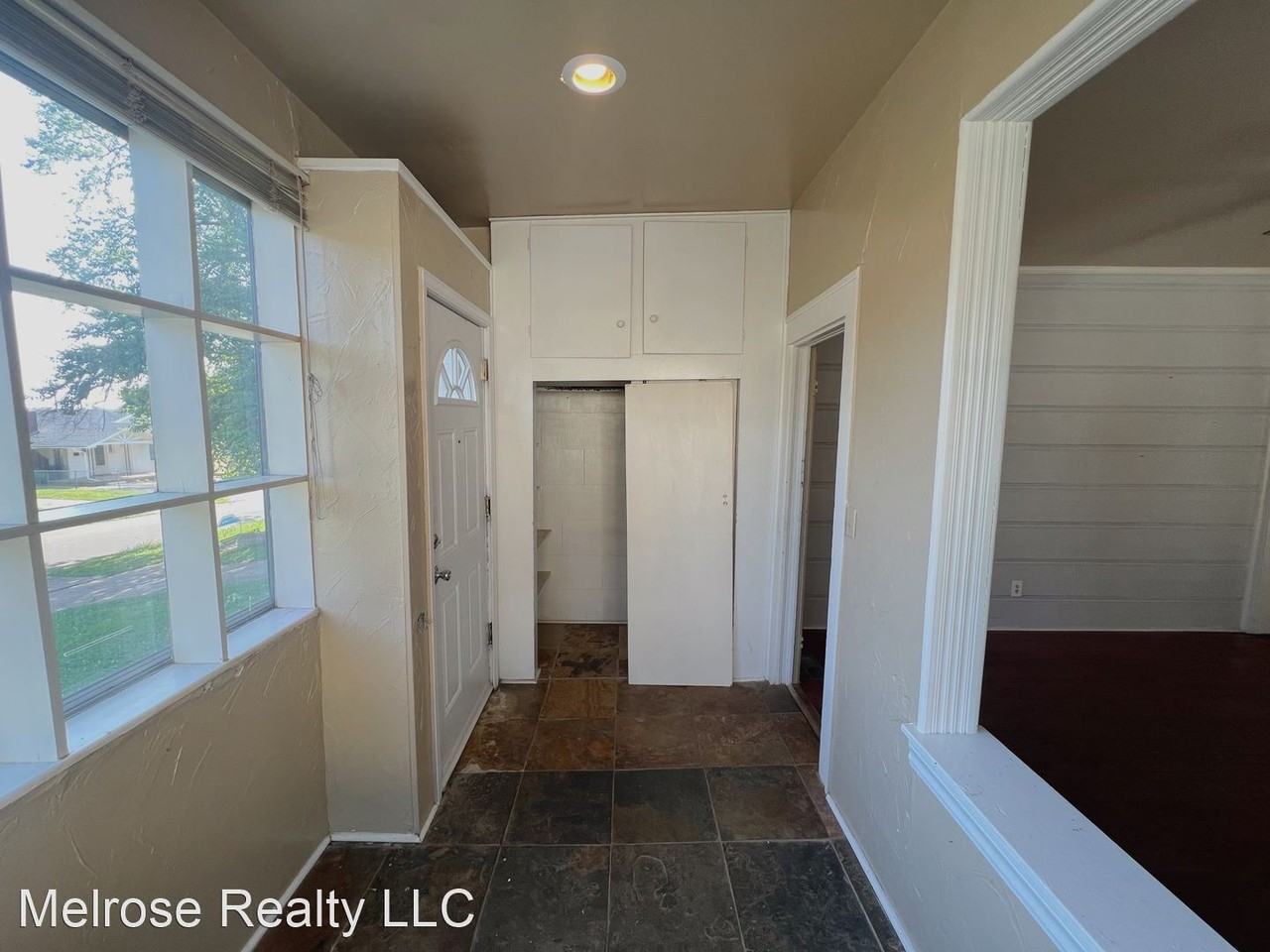 622 Nw 27th St - Photo 2 of 37