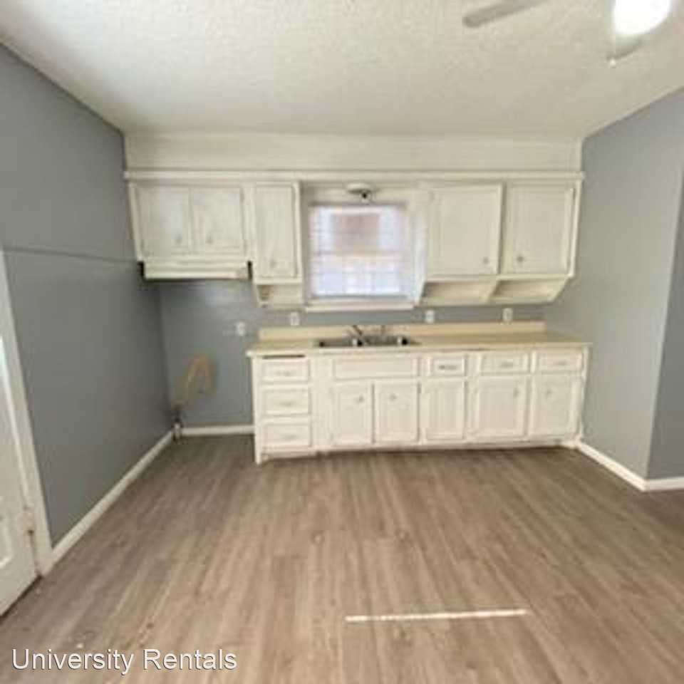 2603 1st St - Photo 3 of 8