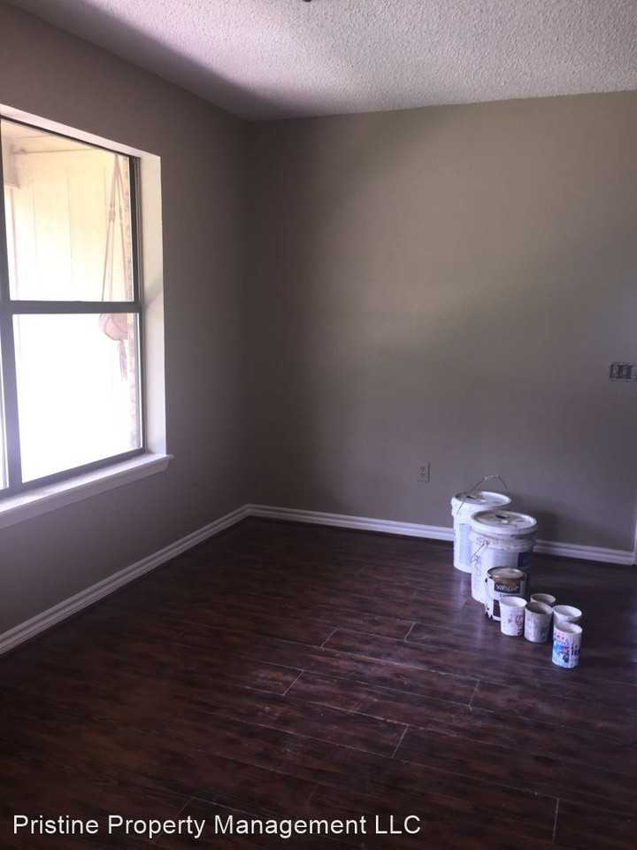 304 Taylor St - Photo 2 of 8