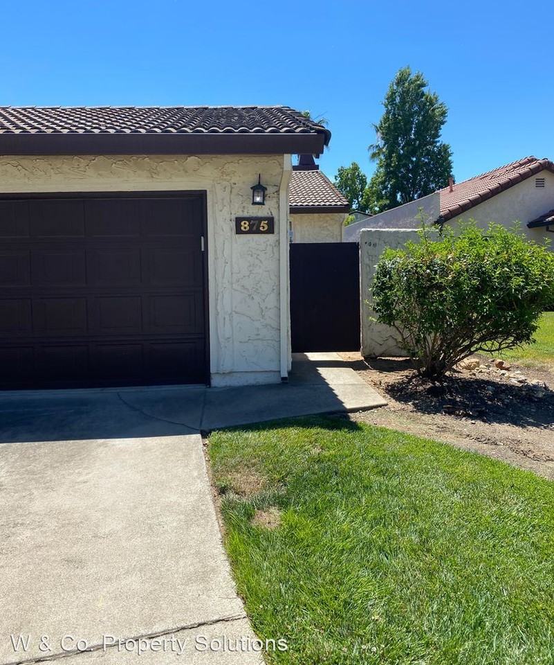 875 Tanglewood Dr - Photo 2 of 21