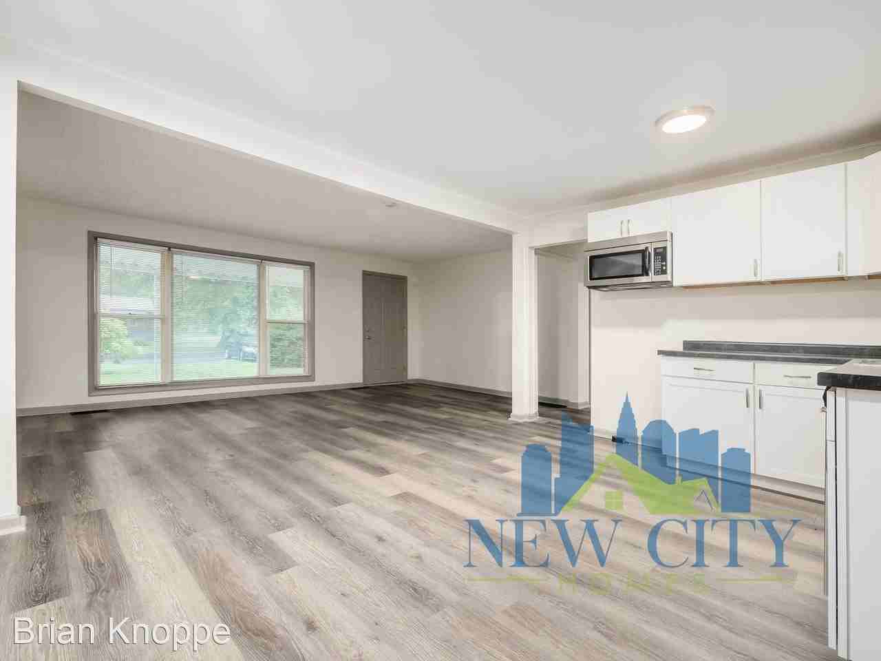 1880 Vaughn St - Photo 3 of 14