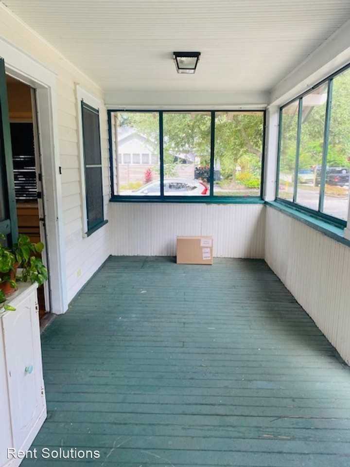 1038 25th Ave N - Photo 3 of 19
