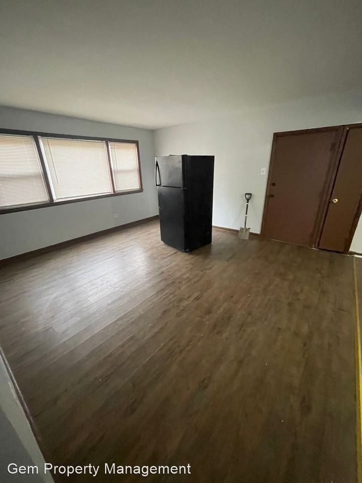 15006 Dorchester Ave - Photo 3 of 11