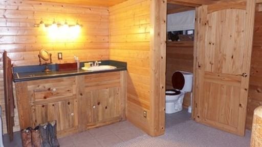 6484 Combe Rd - Photo 3 of 13