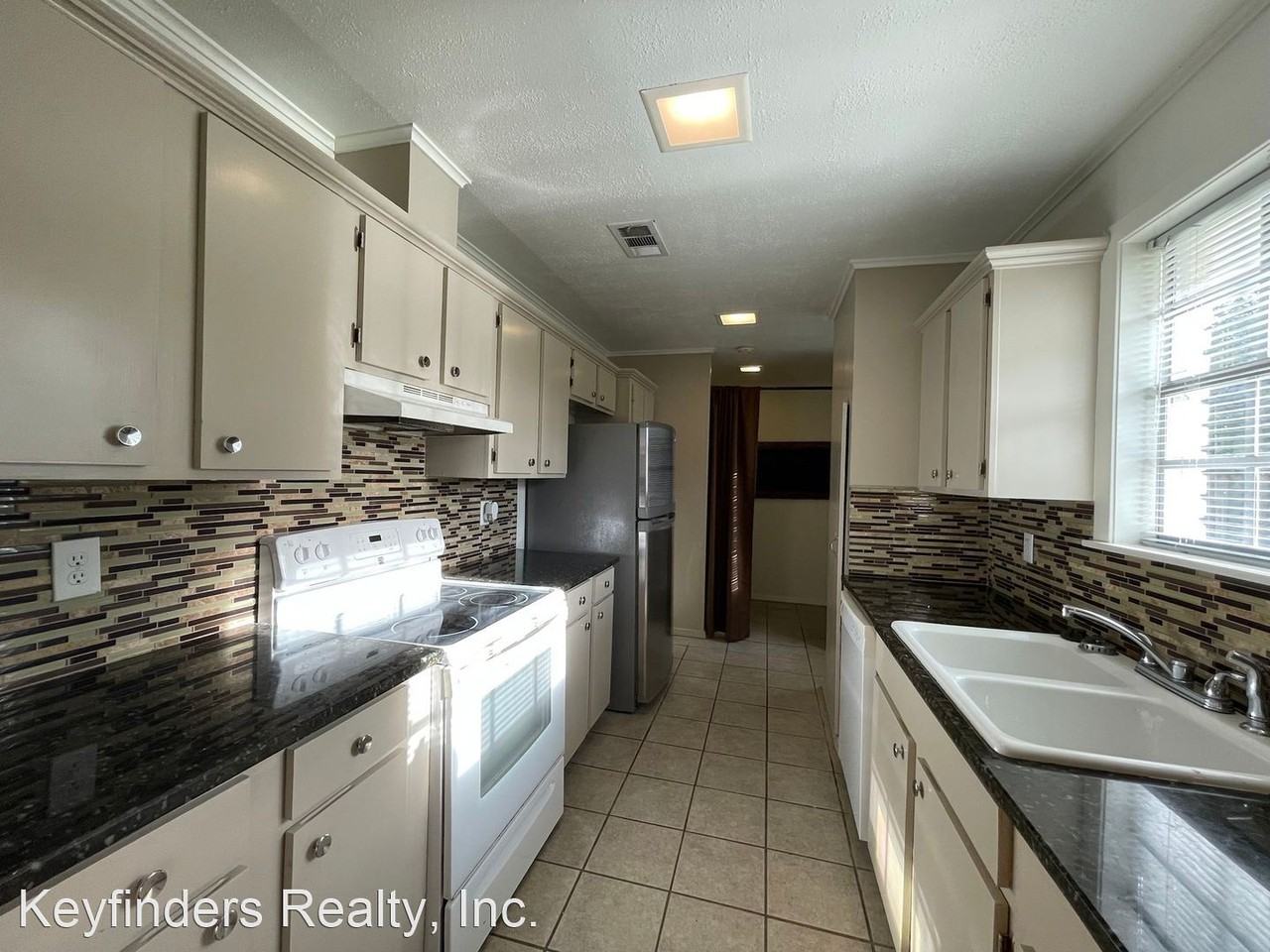 6248 Sevenoaks Ave - Photo 2 of 17