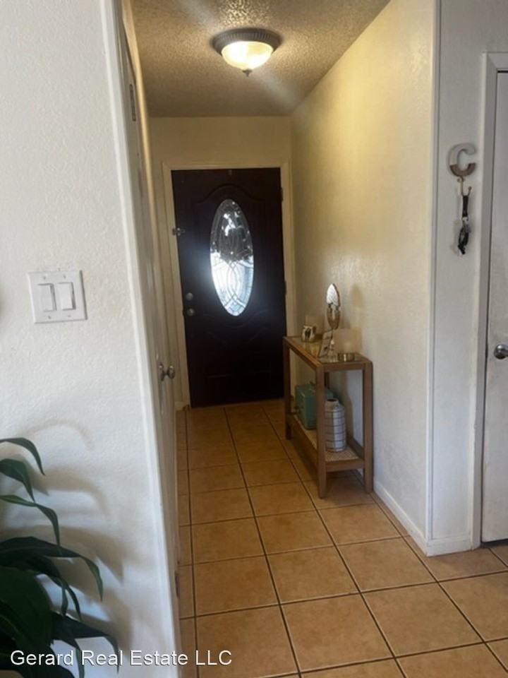 3133 Beacon Hill Rd - Photo 2 of 13