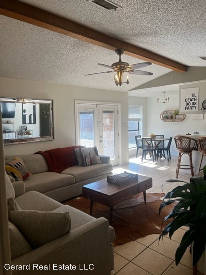 3133 Beacon Hill Rd - Photo 3 of 13