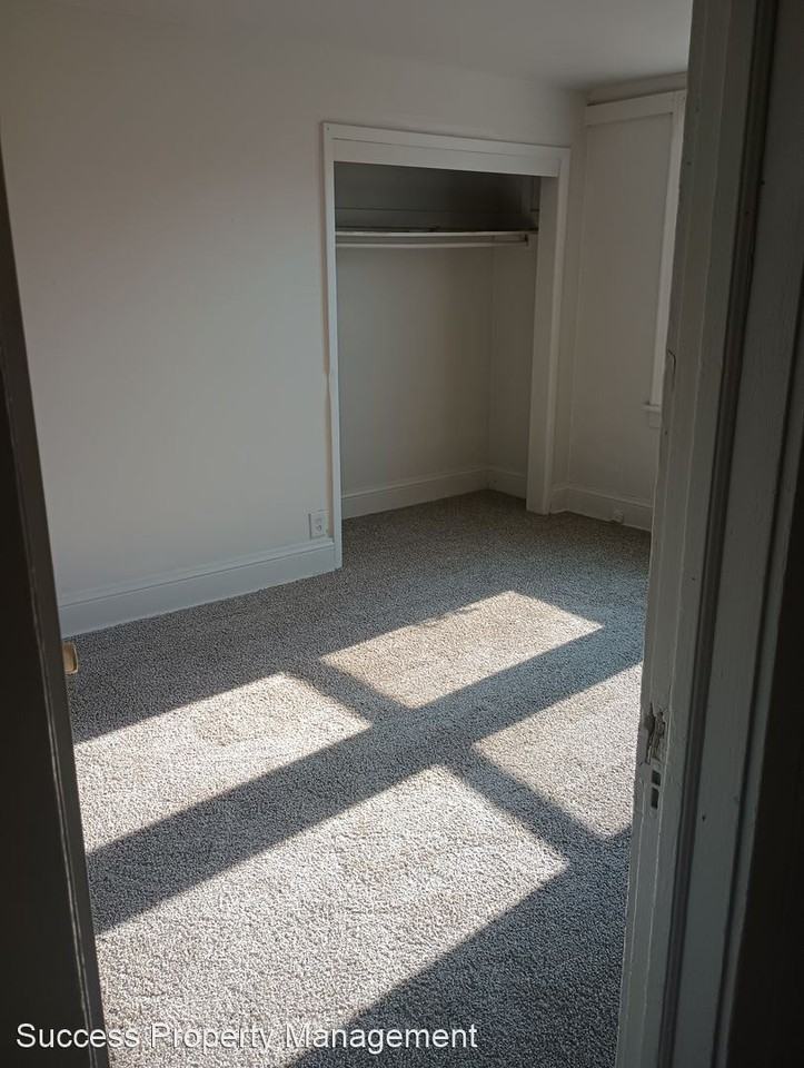 1916 43rd st - Photo 2 of 7