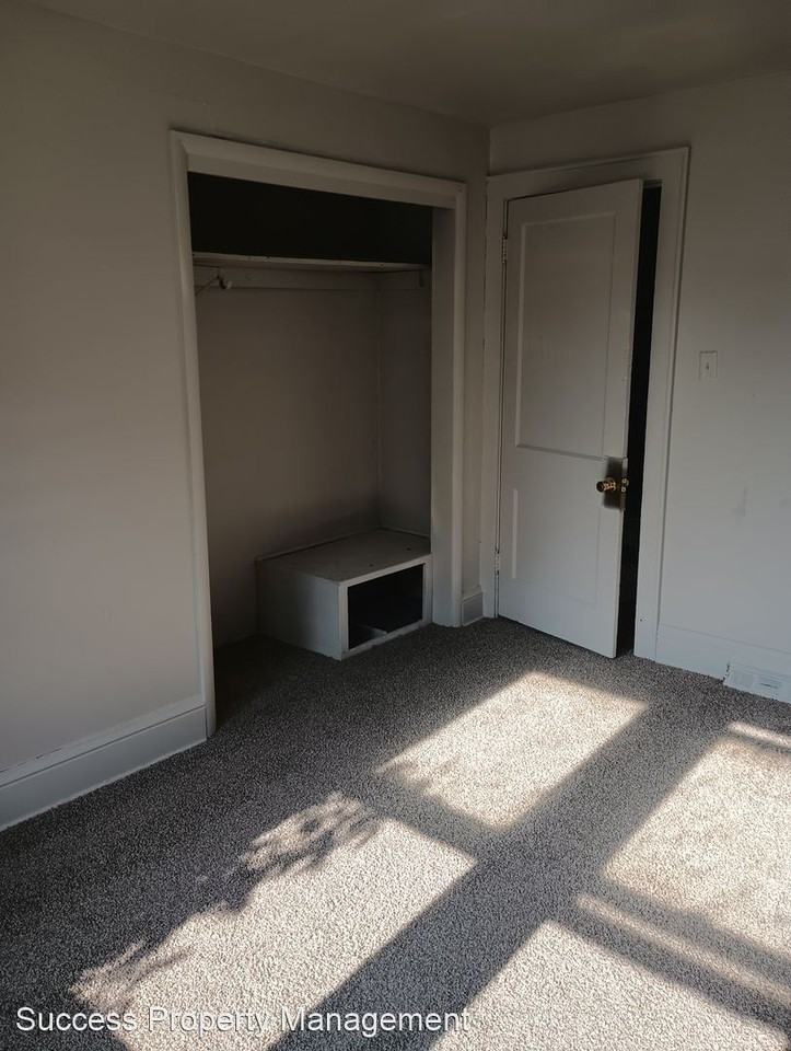 1916 43rd st - Photo 3 of 7