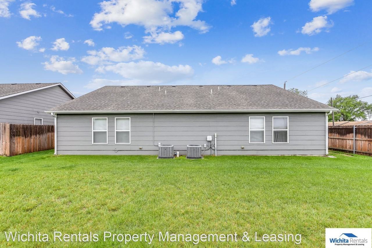 1350 N Curtis Ct - Photo 2 of 12