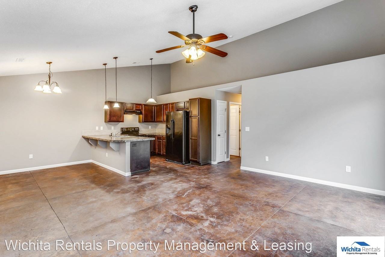 1350 N Curtis Ct - Photo 3 of 12