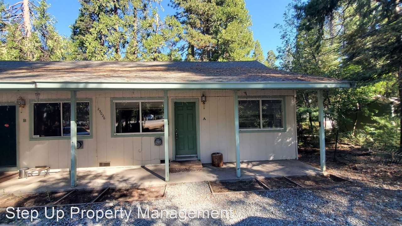 2 Bedroom 1 Bath Duplex In Sierra Village With Trash & Water Included!!! Apartments 25026