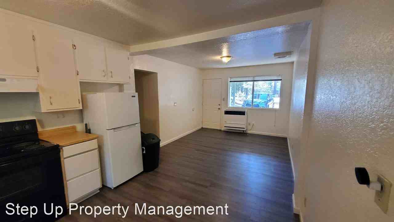 2 Bedroom 1 Bath Duplex In Sierra Village With Trash & Water Included!!! - Photo 3 of 14