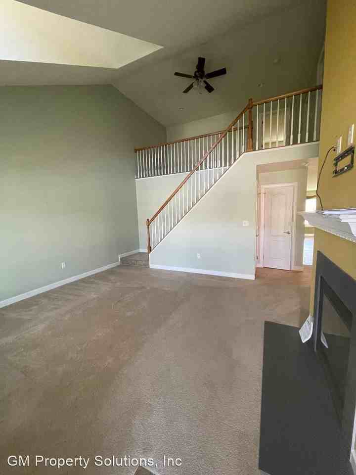 5141 Summerfield Dr - Photo 3 of 19