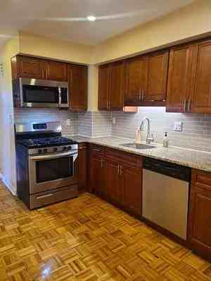 1101 Summit Ave Apt 2 - Photo 3 of 22