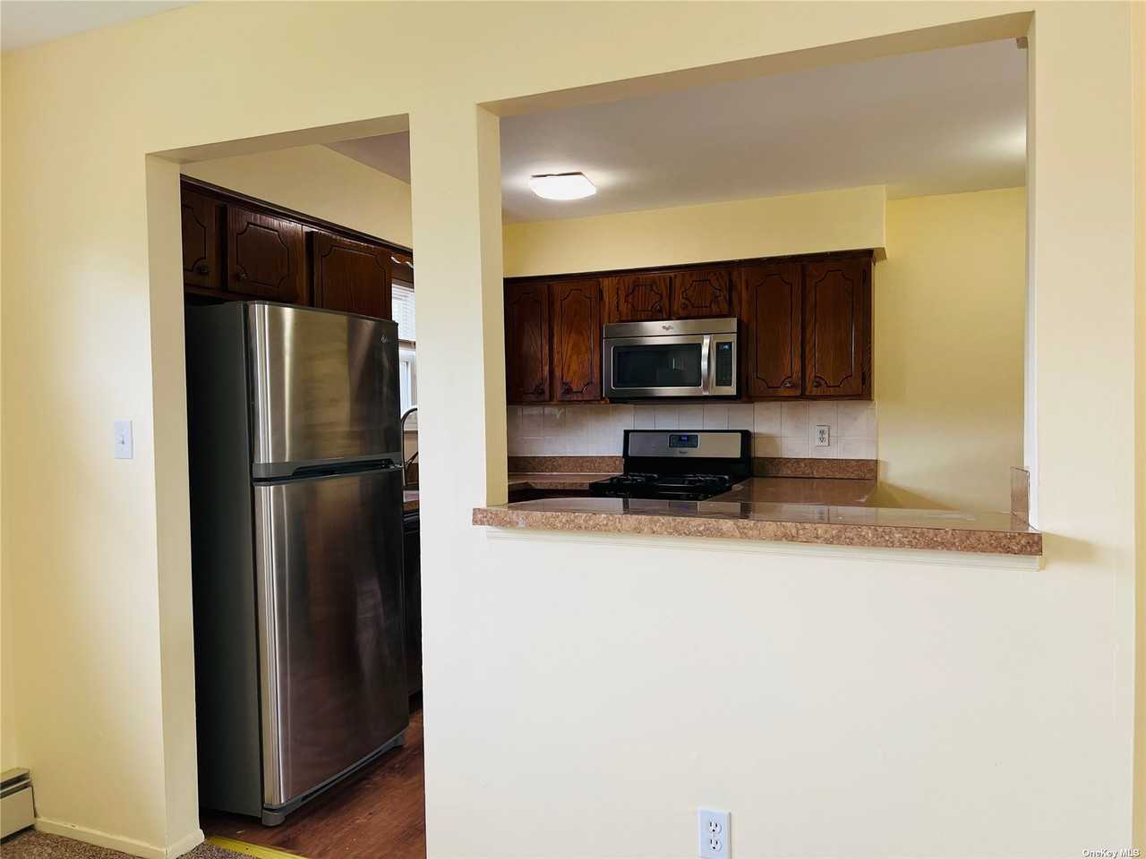 922 Merrick Ave - Photo 2 of 12