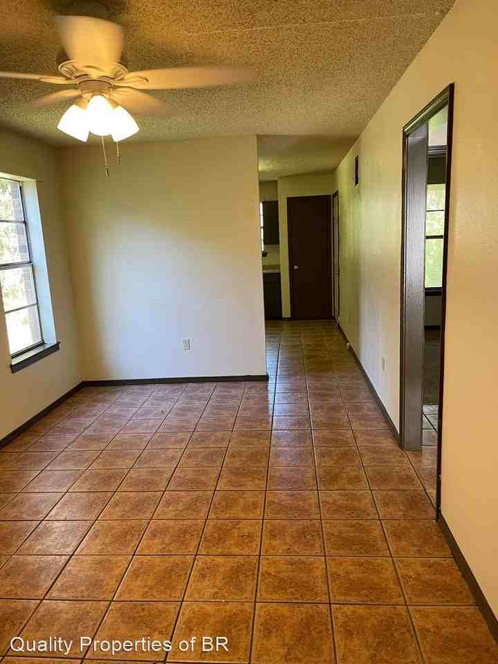2315 Elm Park Dr - Photo 3 of 17