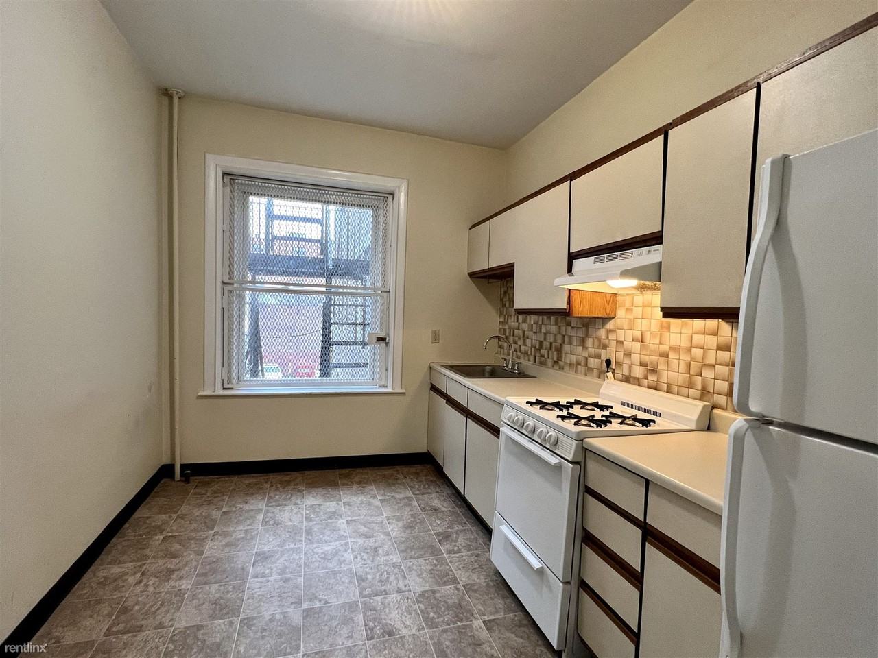 1292 Commonwealth Ave - Photo 3 of 5