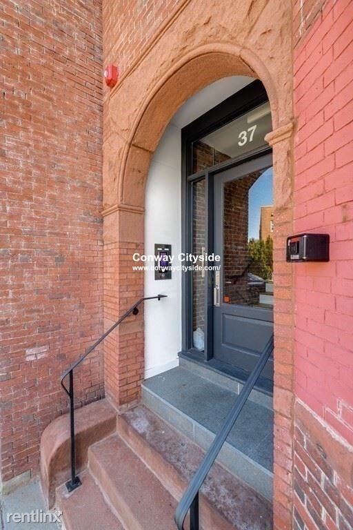37 Harvard St #2 - Photo 2 of 15