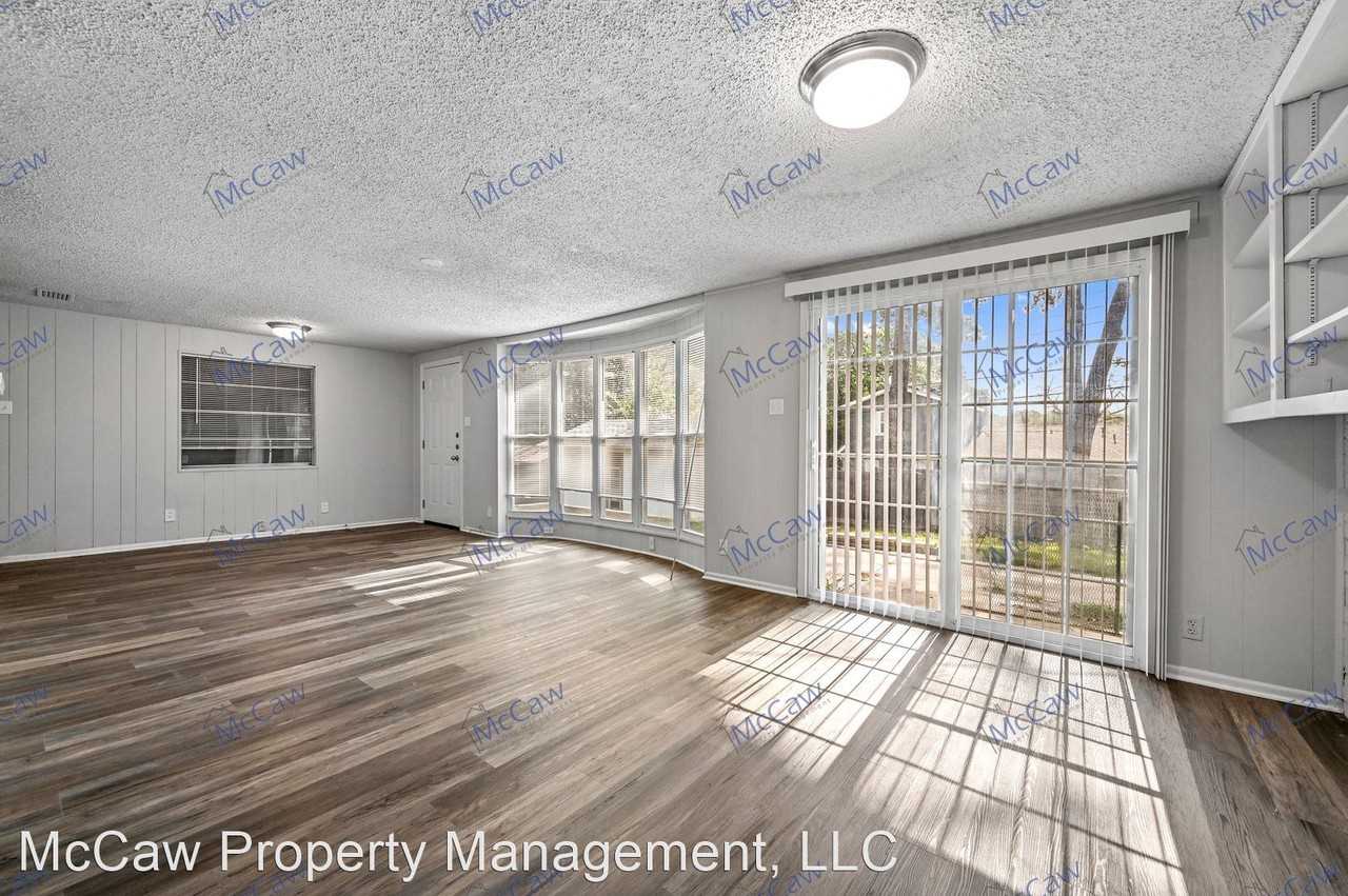 1128 Terrace Trl - Photo 3 of 20