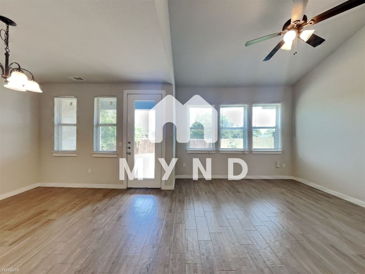 1404 Zephyr Ln - Photo 3 of 21