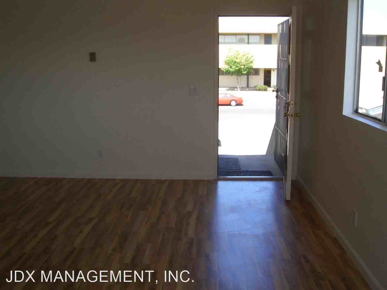 4233 39th St #D - Photo 2 of 12