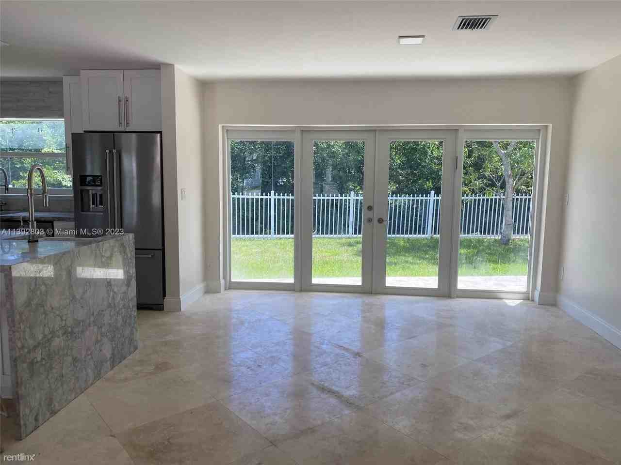 2360 Ne 192nd St - Photo 2 of 5