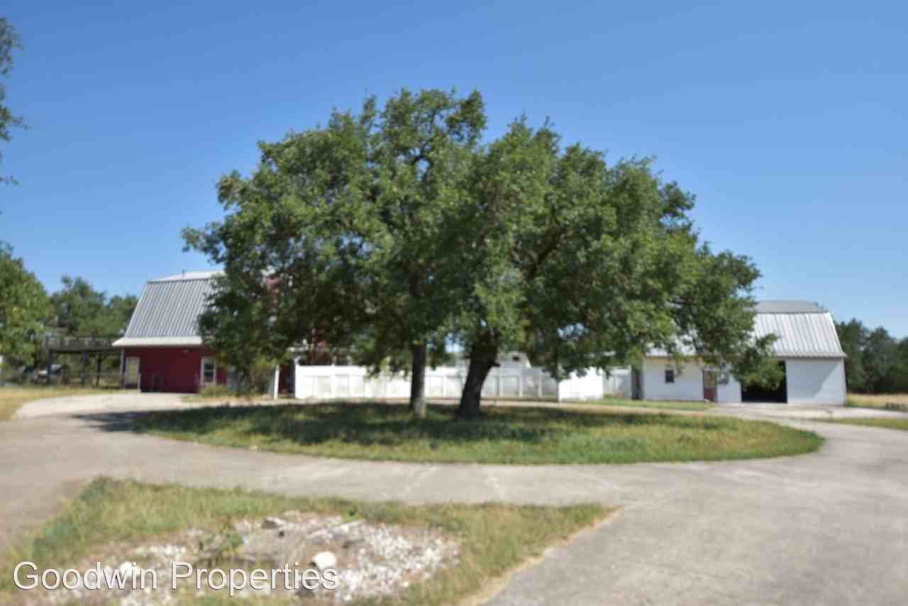 718 Owl Hollow Rd - Photo 2 of 16