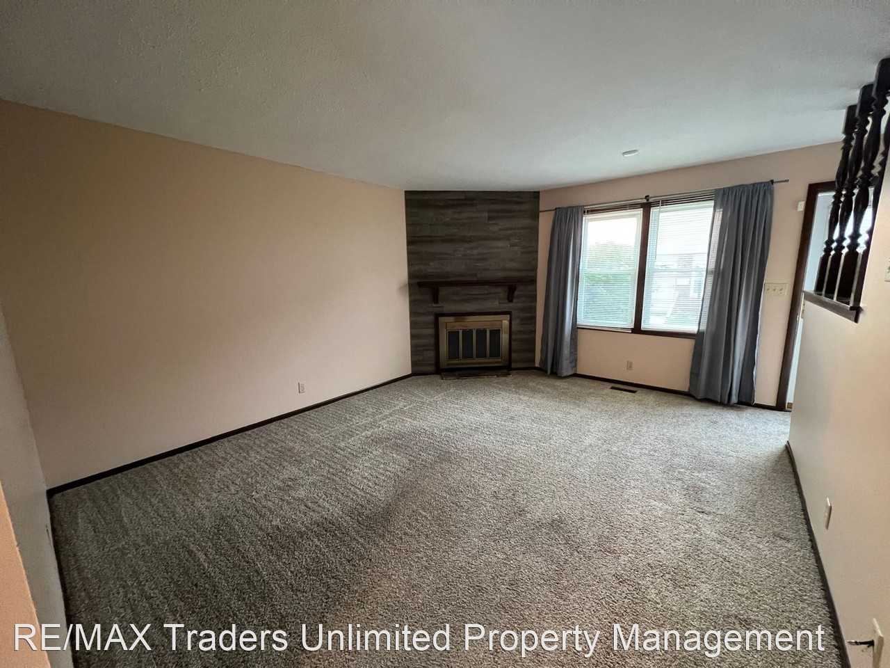 1918 Canterbury Dr Apt B - Photo 2 of 18