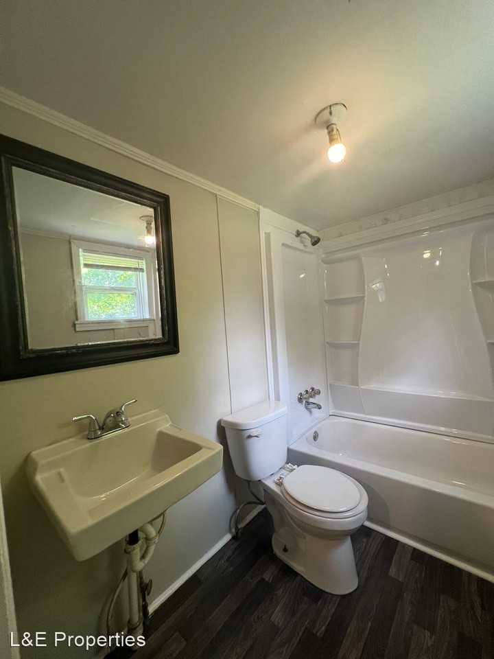 216 1st St - Photo 3 of 6