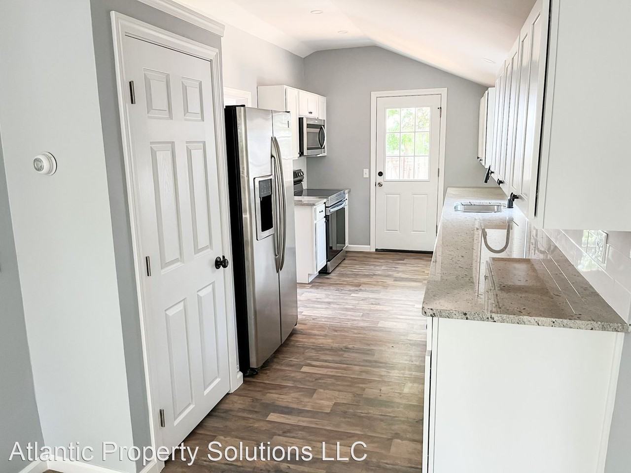 15 Allen Ave - Photo 3 of 12