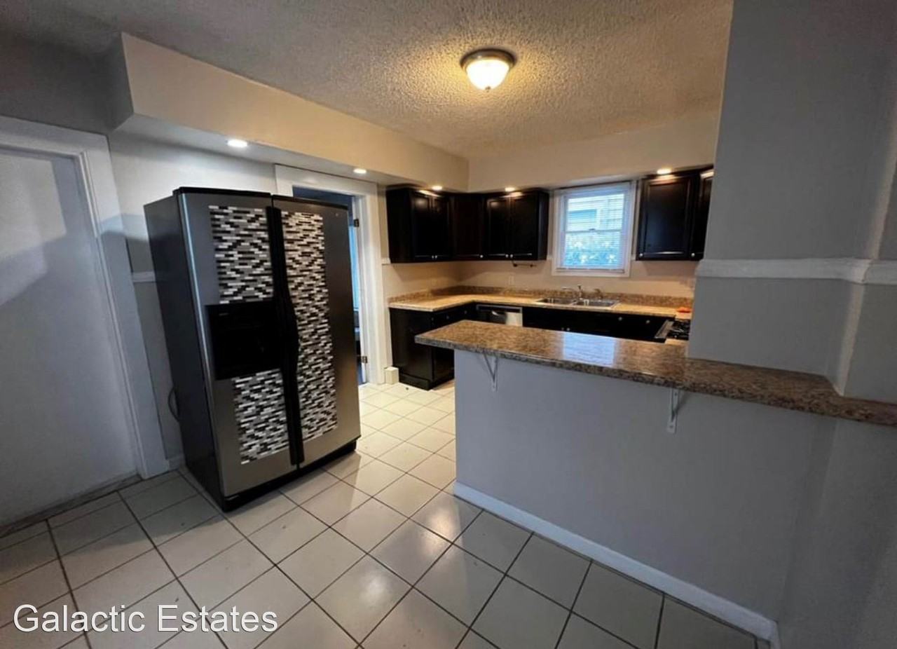 264 Pearl St - Photo 3 of 15